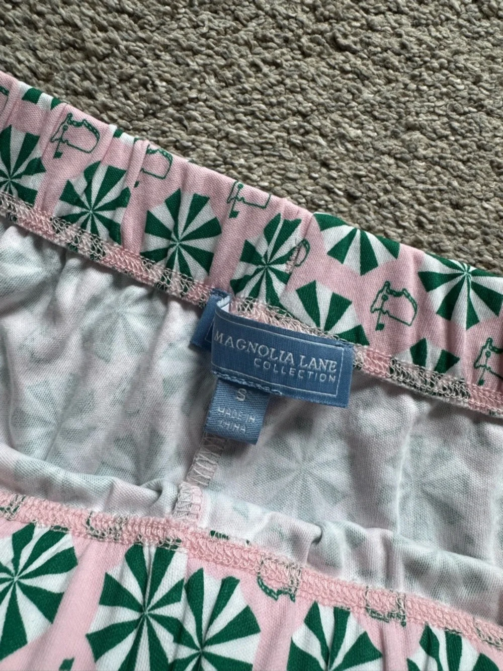 Masters 2026 Magnolia Lane Pink and Green Pajama Pants - Picture 2 of 3